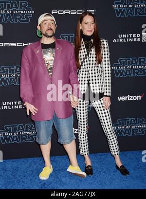 HOLLYWOOD, CA - DECEMBER 16: Kevin Smith and Jennifer Schwalbach attend the Premiere of Disney's 'Star Wars: The Rise Of Skywalker' at the El Capitan Theatre on December 16, 2019 in Hollywood, California. Stock Photo