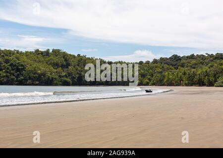 Beautiful scenery of the waves of the ocean moving towards the shore in Santa Catalina, Panama Stock Photo