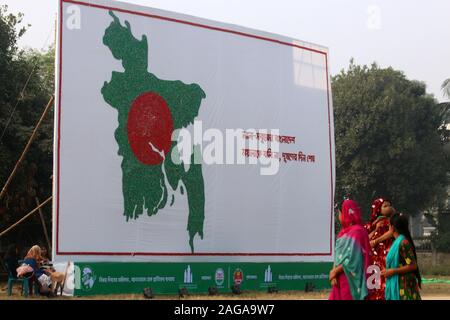 Dhaka, Bangladesh. 18th Dec, 2019. A map of Bangladesh made out of empty plastic bottles displayed at the exhibition.BD Clean members collected 3 million empty plastic bottles from various parts of Bangladesh as a homage to the three million martyrs who sacrificed their lives in the Liberation War of 1971. Artistes crafted various objects, including a mural of Bangabandhu, boats and the map of Bangladesh, using the scraps. The works were put on display at Mohakhali's T&T Colony playground in Dhaka on the eve of Victory Day. Credit: SOPA Images Limited/Alamy Live News Stock Photo