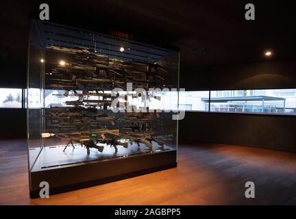 Oberndorf Am Neckar, Germany. 18th Dec, 2019. Weapons hang in a showcase in the museum of the weapon manufacturer Heckler & Koch. Credit: Marijan Murat/dpa/Alamy Live News Stock Photo