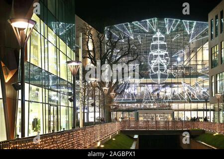 Gdansk, Poland. 18th Dec, 2019. Christmas decorations at the Forum shopping center. Thousands of lights shine every night on the main streets and squares of Gdansk. Most of the decorations were installed in the Old Town. Credit: Damian Klamka/ZUMA Wire/Alamy Live News Stock Photo