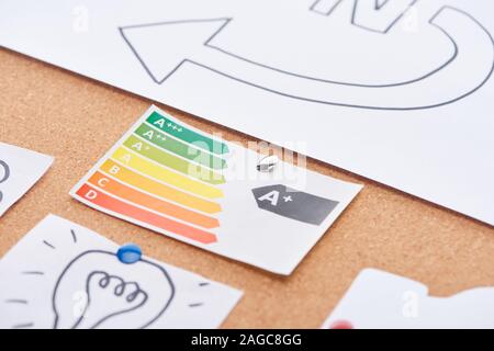 paper card with rainbow spectrum colored diagram and idea sign drawing pinned on cork office board Stock Photo