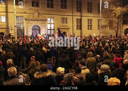 Gdansk, Poland. 18th Dec, 2019. People with Polish and EU flags protesting in front of Court are seen in Gdansk, Poland on 18 December 2019People gathered in over 180 Polish cities to protest against a proposal by the ruling Law and Justice nationalists party, that would allow for judges to be punished and even fired if they question the legitimacy of the government's judicial reforms and, if they will apply European Union laws. Credit: Vadim Pacajev/Alamy Live News Stock Photo