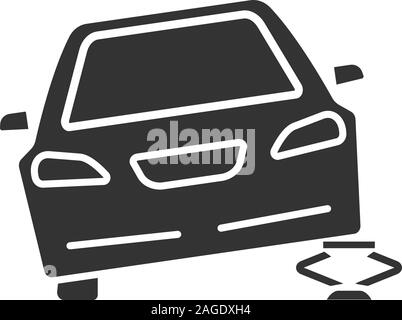 Portable car jack glyph icon. Silhouette symbol. Negative space. Wheel changing. Broken automobile. Vector isolated illustration Stock Vector