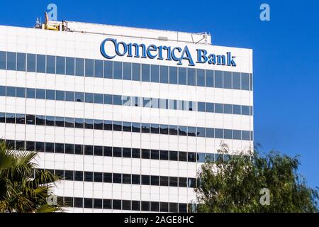 Comerica bank branch hi res stock photography and images Alamy