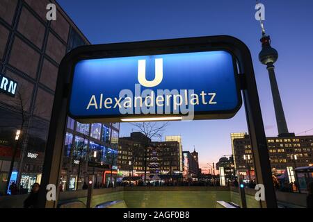 Berlin, Germany. 18th Dec, 2019. The subway station Alexanderplatz in the middle of the evening in the blue hour. On the left the office building 'die mitte', the Alexanderhaus, the Rote Rathaus, the Berolinahaus and the television tower. Credit: Jens Kalaene/dpa-Zentralbild/ZB/dpa/Alamy Live News Stock Photo