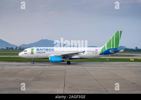 Hanoi, Vietnam - November 04. 2019 : Bamboo Airways Airbus A320-200 with the aircraft registration number VN-A586 at Hanoi Nội Bài International Airpo Stock Photo