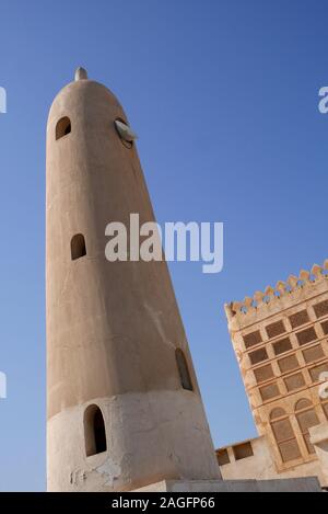 Minaret of the Siyadi Mosque with the Siyadi House behind, on the Bahrain Pearl Trail, Muharraq, Kingdom of Bahrain Stock Photo