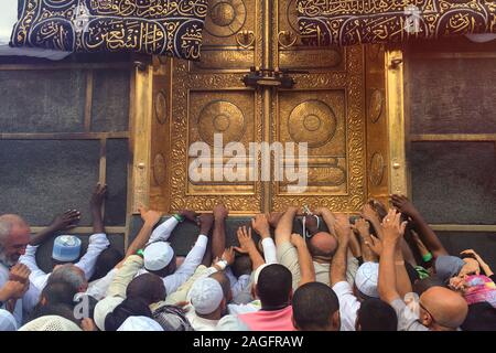 MECCA, SAUDI ARABIA - September 2019. The door of the Kaaba called Multazam at Grant holy mosque Al-Haram in Mecca Saudi Arabia. Muslim pilgrims from Stock Photo