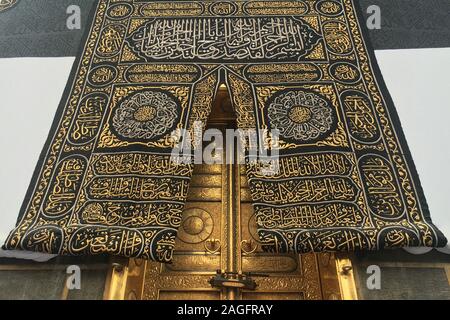 MECCA, SAUDI ARABIA - September 2019. The door of the Kaaba called Multazam at Grant holy mosque Al-Haram in Mecca Saudi Arabia. Muslim pilgrims from Stock Photo