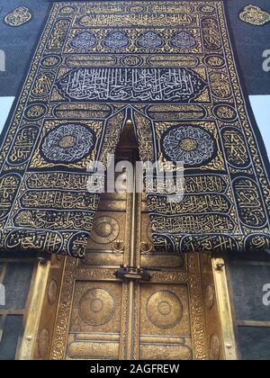 MECCA, SAUDI ARABIA - September 2019. The door of the Kaaba called Multazam at Grant holy mosque Al-Haram in Mecca Saudi Arabia. Muslim pilgrims from Stock Photo