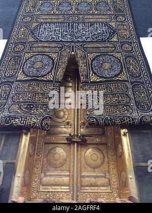 MECCA, SAUDI ARABIA - September 2019. The door of the Kaaba called Multazam at Grant holy mosque Al-Haram in Mecca Saudi Arabia. Muslim pilgrims from Stock Photo