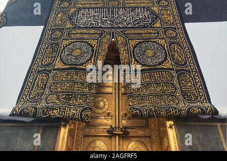 MECCA, SAUDI ARABIA - September 2019. The door of the Kaaba called Multazam at Grant holy mosque Al-Haram in Mecca Saudi Arabia. Muslim pilgrims from Stock Photo