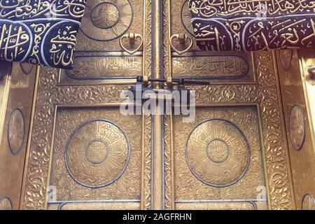 MECCA, SAUDI ARABIA - September 2019. The door of the Kaaba called Multazam at Grant holy mosque Al-Haram in Mecca Saudi Arabia. Muslim pilgrims from Stock Photo