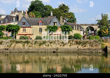 Auray (Brittany, north-western France): district of Saint-Goustan along the river Auray Stock Photo