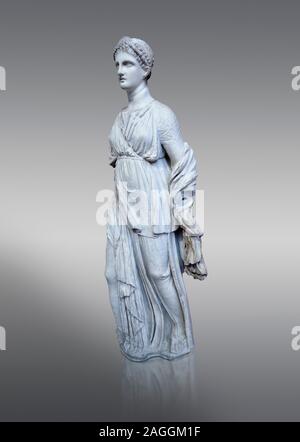 Statue of Artemis, found at the 'House of Diadoumenos' on Delos. Pariam marble, Circa 100 BC. Athens Archaeological Museum, Cat No 1829.  Artemis wear Stock Photo