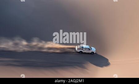 panning shot from toyota hilux pickup truck in lut desert Stock Photo