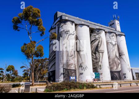 Coonalpyn silos and their stunning large scale mural by artist Guido van Helten entitled 'Hope for the Future'. Stock Photo