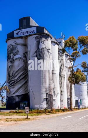 Coonalpyn silos and their stunning large scale mural by artist Guido van Helten entitled 'Hope for the Future'. Stock Photo
