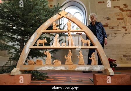 Christmas Market Nativity Scene With Figures In Wood Look 1/87 