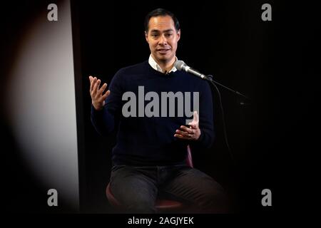 Pasadena, United States. 18th Dec, 2019. PASADENA, UNITED STATES - DECEMBER 18 2019: Democratic presidential candidate, Julian Castro, speaks at the town hall on workers solidarity and migrant justice in Pasadena, California. Castro met with his community members at the Job Center ahead of the Democratic Party Debate to be held at Loyola Marymount University. Credit: SOPA Images Limited/Alamy Live News Stock Photo