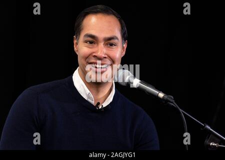 Pasadena, United States. 18th Dec, 2019. PASADENA, UNITED STATES - DECEMBER 18 2019: Democratic presidential candidate, Julian Castro, speaks at the town hall on workers solidarity and migrant justice in Pasadena, California. Castro met with his community members at the Job Center ahead of the Democratic Party Debate to be held at Loyola Marymount University. Credit: SOPA Images Limited/Alamy Live News Stock Photo