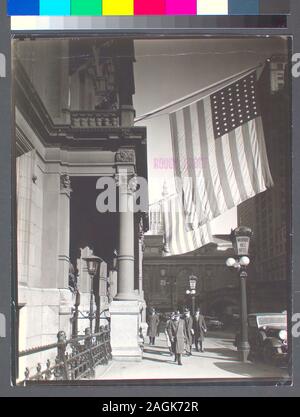 Men walk past entrance to hotel, American flags overhead, lamps with hotel name; Grand Central Station and New York Central Building. Citation/Reference: CNY# 39 Code: I.A.2.; Murray Hill Hotel, Manhattan. Stock Photo