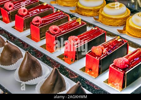 Cafe vienna cakes hi-res stock photography and images - Alamy