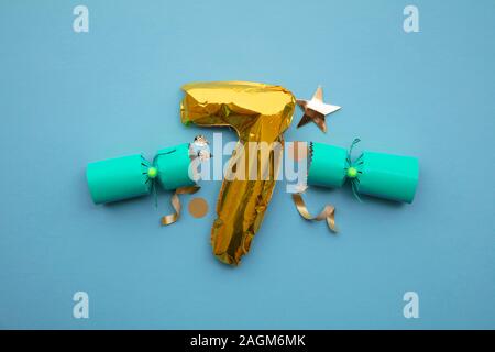 Christmas countdown. Gold number 7 with festive cristmas cracker decorations Stock Photo