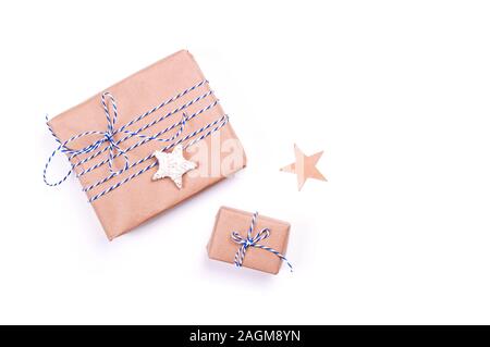 https://l450v.alamy.com/450v/2agm8yn/zero-waste-christmas-concept-flat-lay-eco-and-natural-wrapping-plastic-free-new-year-place-for-text-2agm8yn.jpg