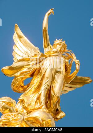 August 20, 2019 – Buckingham Palace, London, United Kingdom. One of the features that stands outside the Palace gates for tourists to get up close and Stock Photo