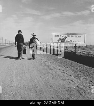 Historic 1930s Dust Bowl photograph two migrants walking towards Los Angeles, California, USA by Dorothea Lange Stock Photo