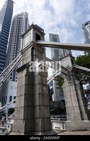 Cavenagh Bridge crossing the River Singapore in Singapore Stock Photo