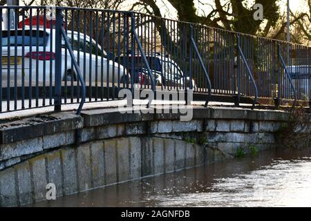 Burrowbridge, Somerset. 20th Dec 2019. UK Weather. Burrowbridge in Somerset seen with water levels very high during heavy flooding in surrounding areas. Picture Credit Robert Timoney/Alamy/Live/News