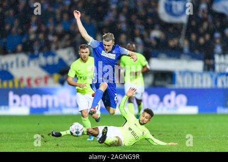 Marco Thiede (KSC) in duels with Daniel-Kofi Kyereh (Wiesbaden). GES/Football/2nd Bundesliga: Karlsruher SC - SV Wehen Wiesbaden, 20.12.2019 Football/Soccer: 2nd League: Karlsruhe vs Wehen Wiesbaden, Karlsruhe, December 20, 2019 | usage worldwide Stock Photo