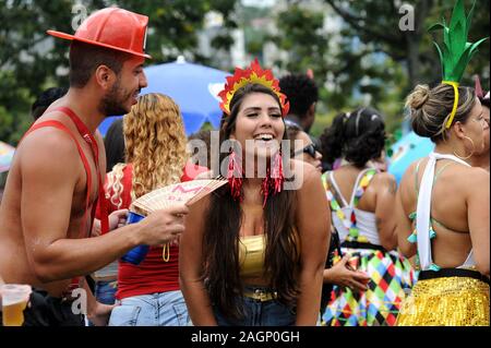 South America, Brazil - March 3, 2019: Couple in costume enjoying themselves during a carnival street parade in Rio de Janeiro. Stock Photo