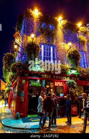 Exterior of The Temple Bar at night, famous pub in Dublin, Ireland Stock Photo