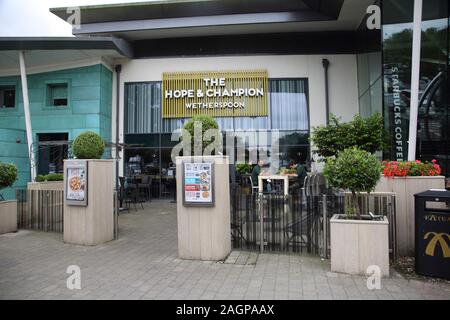 Beaconsfield Service Station on M40 Buckinghamshire England The Horse And Champion Weatherspoons Pub Stock Photo