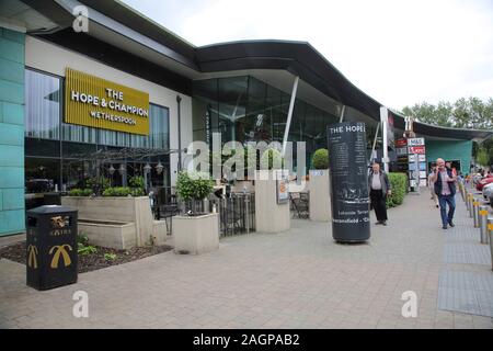 Beaconsfield Service Station on M40 Buckinghamshire England The Horse And Champion Weatherspoons Pub Stock Photo