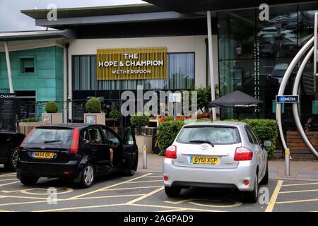 Beaconsfield Service Station on M40 Buckinghamshire England The Horse And Champion Weatherspoons Pub Stock Photo