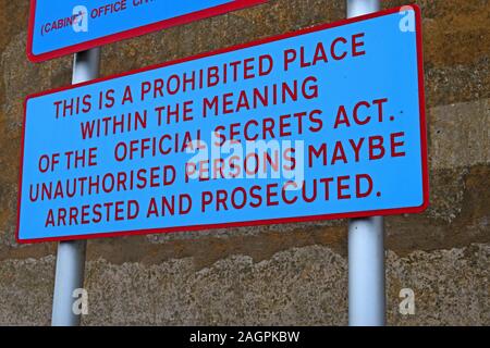 UK British Ministry of Defence property, prohibited place, official secrets act, MOD sign Stock Photo