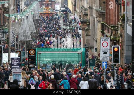 Glasgow, UK. 21 December 2019. On the last shopping Saturday before Christmas, thousands of customers flock to Glasgow City centre to enjoy the street entertainment provided by Govan branch of the Salvation Army, the international foods at the Street markets and the many executive shops in Buchanan Street, known as Glasgow's 'Style Mile'.  Credit: Findlay / Alamy News Stock Photo