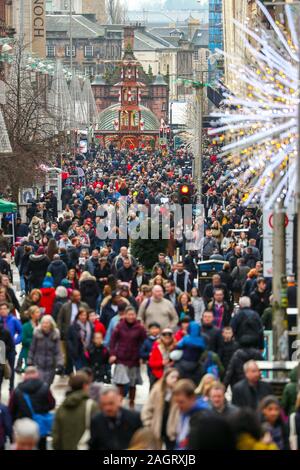 Glasgow, UK. 21 December 2019. On the last shopping Saturday before Christmas, thousands of customers flock to Glasgow City centre to enjoy the street entertainment provided by Govan branch of the Salvation Army, the international foods at the Street markets and the many executive shops in Buchanan Street, known as Glasgow's 'Style Mile'.  Credit: Findlay / Alamy News Stock Photo