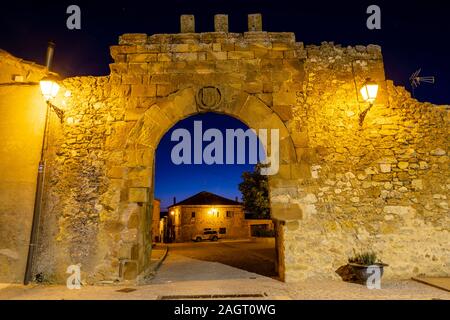 arco de arriba - puerta de oriente, Conjunto medieval amurallado, Retortillo de Soria, Soria, comunidad autónoma de Castilla y León, Spain, Europe. Stock Photo