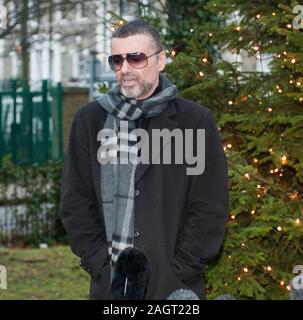 George Michael arrives back in 2011 at his home in Highgate after spending a month in Hospital in Austria with influenza. Stock Photo