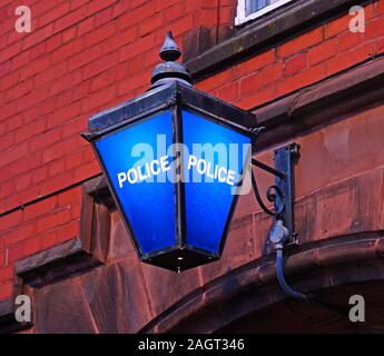 Dixon Of Dock Green type British Blue Police Lamp, Police Station, Grappenhall Road, Stockton Heath, Warrington, Cheshire, England, UK, WA4 2AF Stock Photo