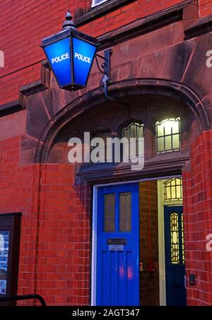 Dixon Of Dock Green type British Blue Police Lamp, Police Station, Grappenhall Road, Stockton Heath, Warrington, Cheshire, England, UK, WA4 2AF Stock Photo