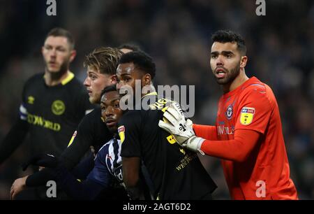 Brentford goalkeeper David Raya Martin before a corner kick during the Sky Bet Championship match at The Hawthorns, West Bromwich. Stock Photo