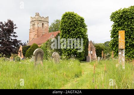 Dunchurch, Rugby, Warwickshire, UK: St. Peters church and gravestones. The churchyard is one of the largest in Warwickshire. Stock Photo