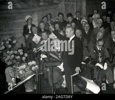 British Prime Minister Harold Macmillan speaks after being presented with the honorary freedom of the City of London, UK 1961 Stock Photo